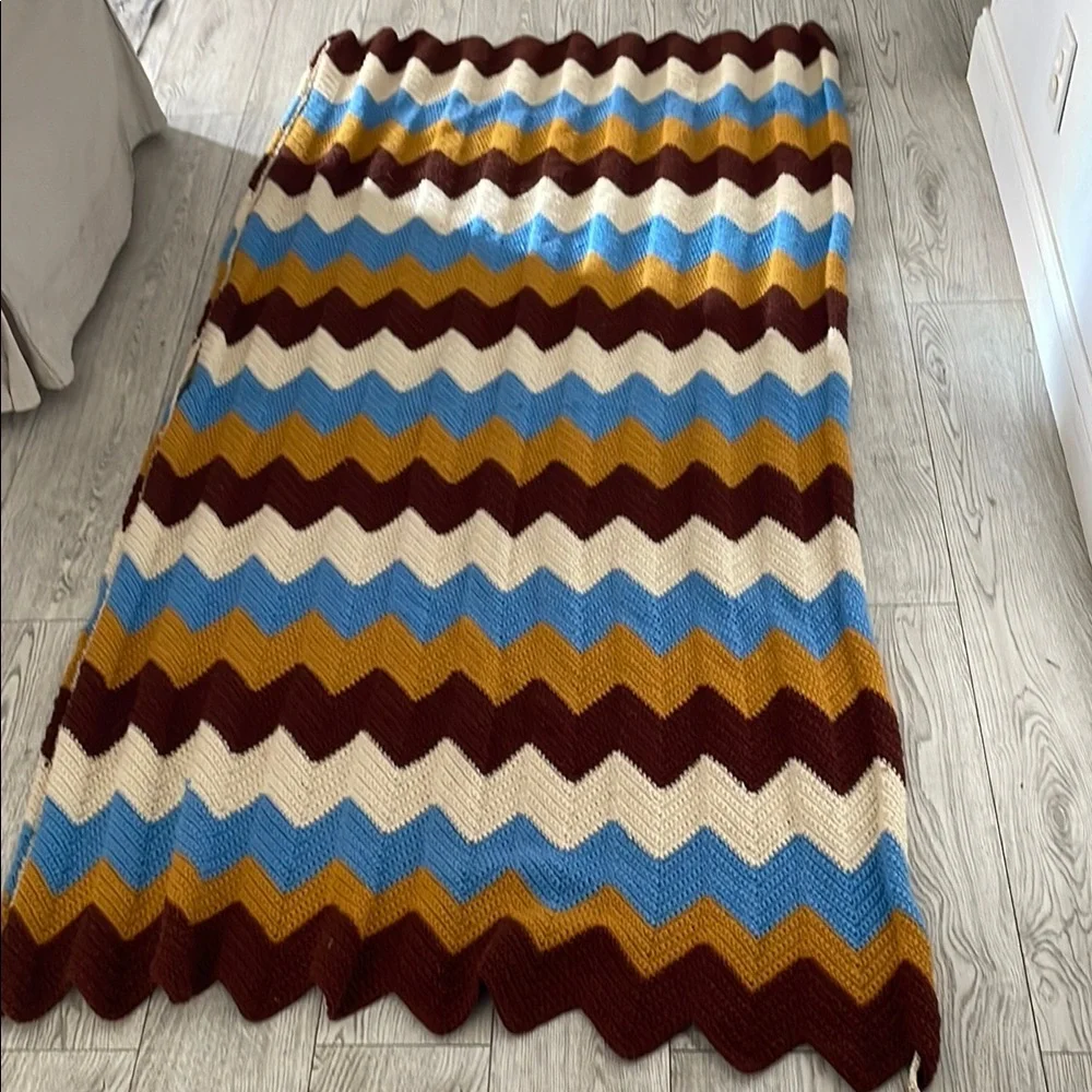 Chevron Pattern Knit Blanket